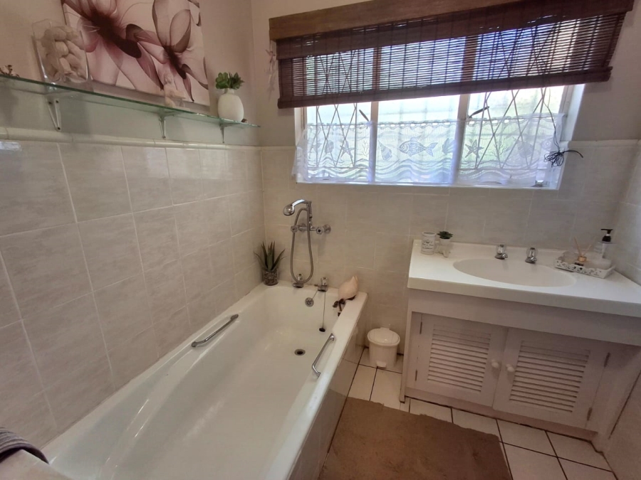 3 Bedroom Property for Sale in Summerpride Eastern Cape